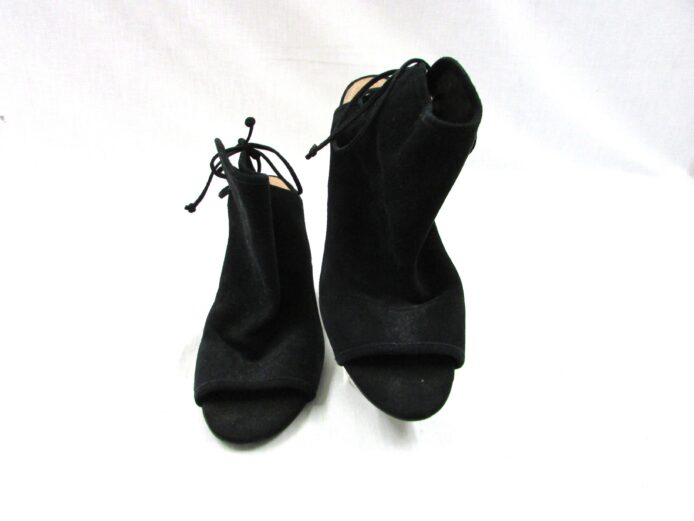 Tahari Black Wedge Heel Size 10 - Image 2