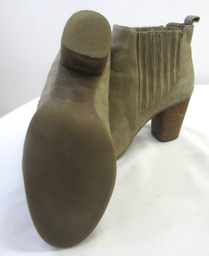 Unbranded Women's Taupe Ankle Boots, Pull-On Size 7WW - Image 4