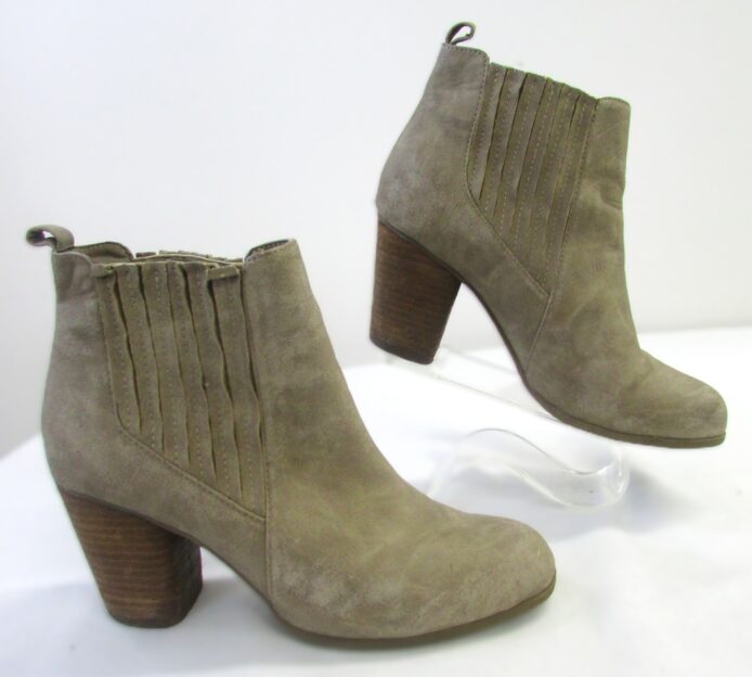 Unbranded Women's Taupe Ankle Boots, Pull-On Size 7WW - Image 5