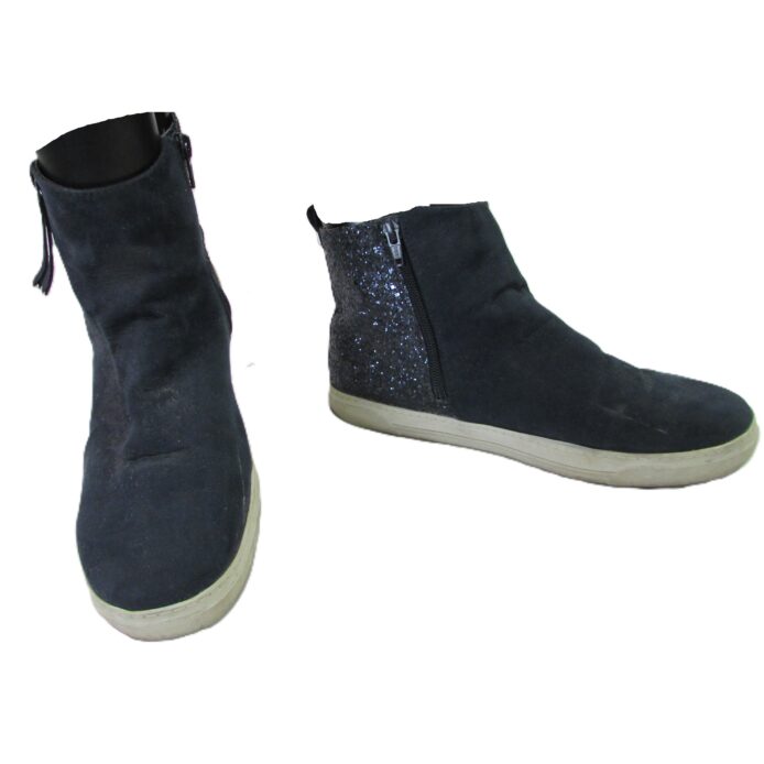 Justice High Top Gym Shoes Size 9.5 - Image 2
