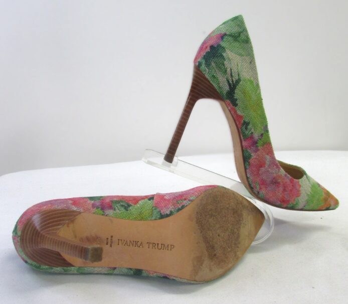 Ivanka Trump Women's Multi-olor Flroal Print Canvas Pumps Size 9 - Image 5
