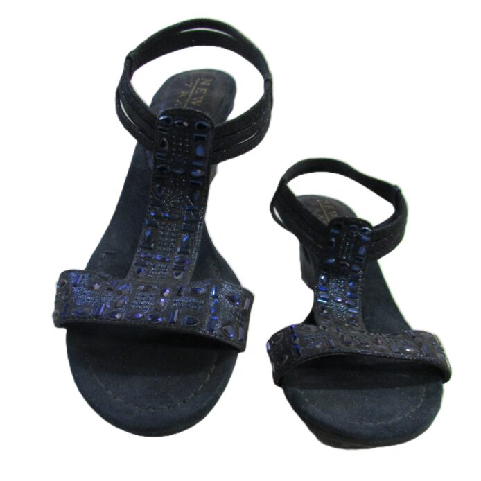 New York Transit Beaded Sandals Size 9.5 - Image 2