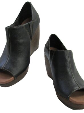 Dr. Scholls Wedge Heels Size 6.5