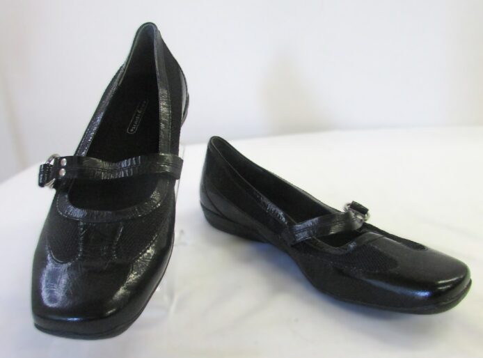 Easy Spirit Women's Black Slip-On Comfort Shoes w Strap Size 9.5