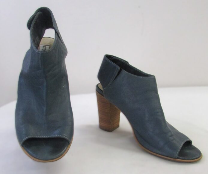 Steve Madden Women's Pale Blue Leather Open Toe Ankle Shoe Boot Size 7
