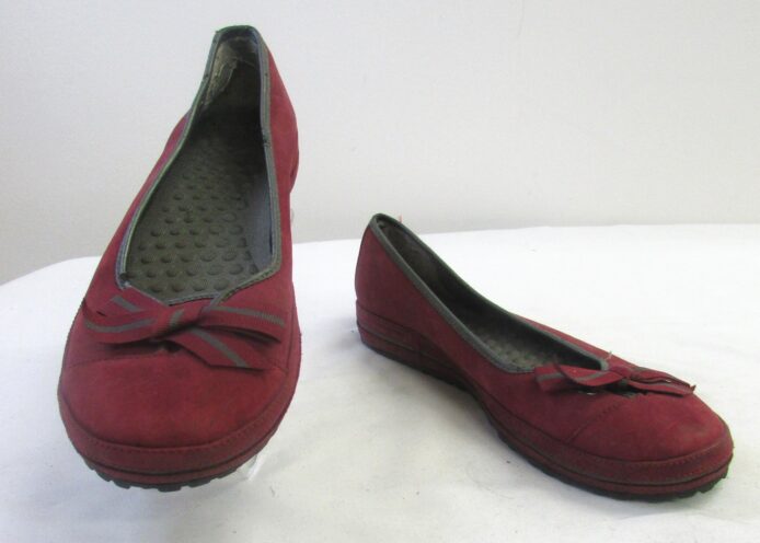 Privo Women's Burgundy Suede Slip-On Flats Size 9