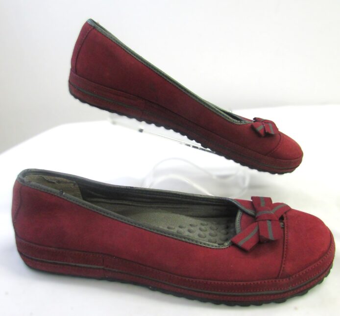 Privo Women's Burgundy Suede Slip-On Flats Size 9 - Image 5