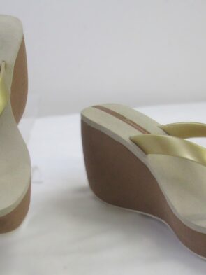 Ipanema Women's Sporty Thong Wedge Heel Sandal Size 5