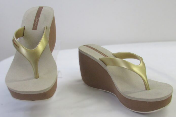 Ipanema Women's Sporty Thong Wedge Heel Sandal Size 5