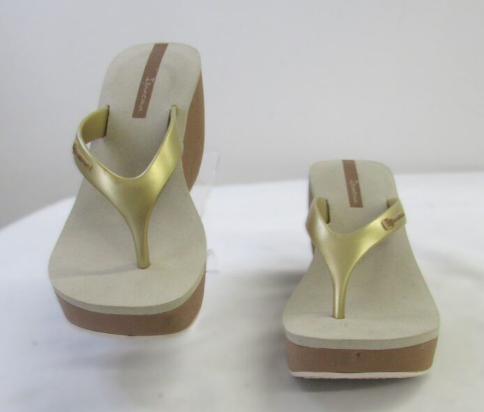 Ipanema Women's Sporty Thong Wedge Heel Sandal Size 5 - Image 2