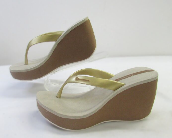 Ipanema Women's Sporty Thong Wedge Heel Sandal Size 5 - Image 3