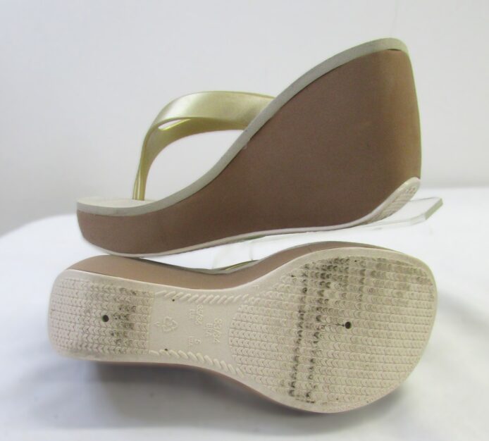 Ipanema Women's Sporty Thong Wedge Heel Sandal Size 5 - Image 4