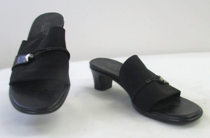 Munro American Women's Black Micro Fabric Mules Size 8