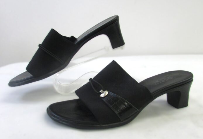 Munro American Women's Black Micro Fabric Mules Size 8 - Image 3