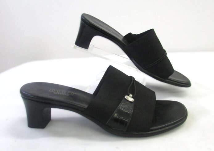 Munro American Women's Black Micro Fabric Mules Size 8 - Image 4