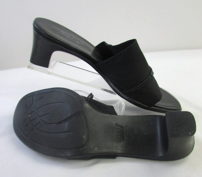Munro American Women's Black Micro Fabric Mules Size 8 - Image 5
