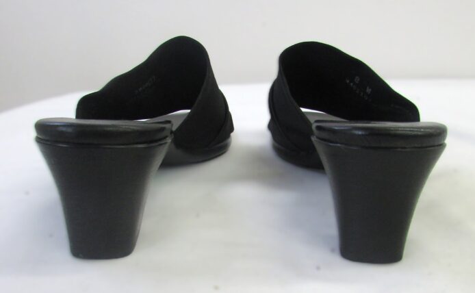 Munro American Women's Black Micro Fabric Mules Size 8 - Image 6
