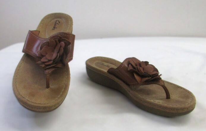 Clarks Thong Sandal Size 10