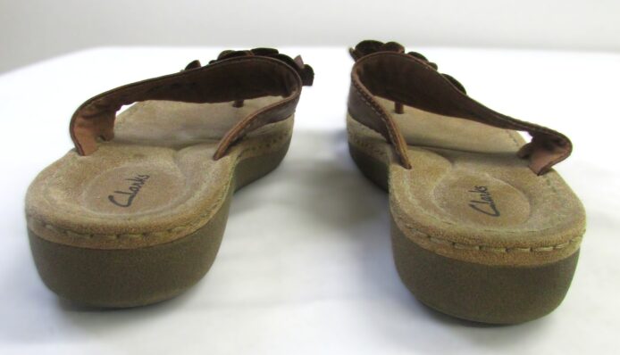 Clarks Thong Sandal Size 10 - Image 6
