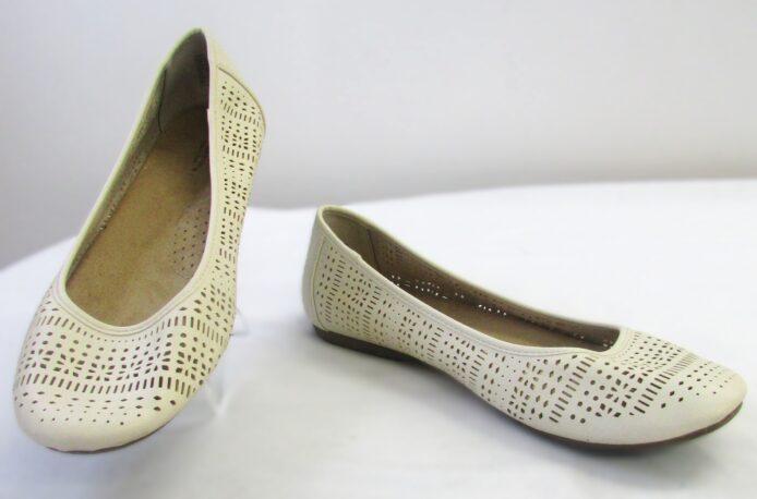 Croft & Barrow Women's Memory Foam Slip-On Cream Flats Size 11