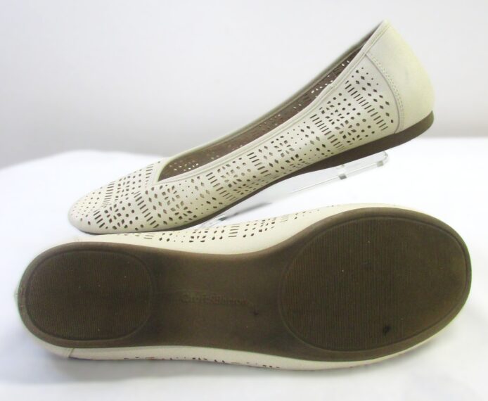 Croft & Barrow Women's Memory Foam Slip-On Cream Flats Size 11 - Image 4