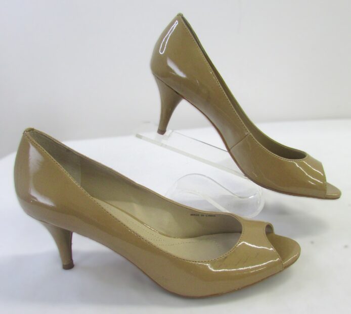 Tahari Women's Nude Open Toe Patent Leather Heels Size 8 - Image 4