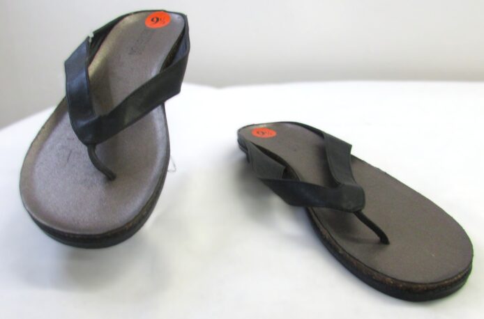 Kenneth Cole Reaction Women's Thong Slip-On Sandal Size 9.5