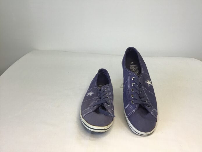 Converse One Star Fashion Shoe Size 8.5 - Image 2