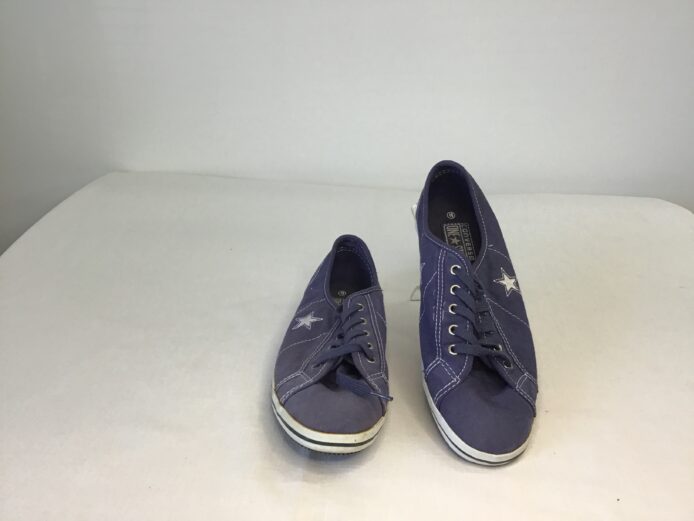 Converse One Star Fashion Shoe Size 8.5 - Image 3
