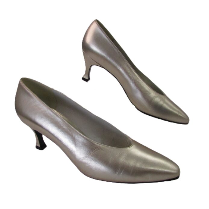 Stuart Weitzman New York Vintage Pumps Size 10 - Image 4