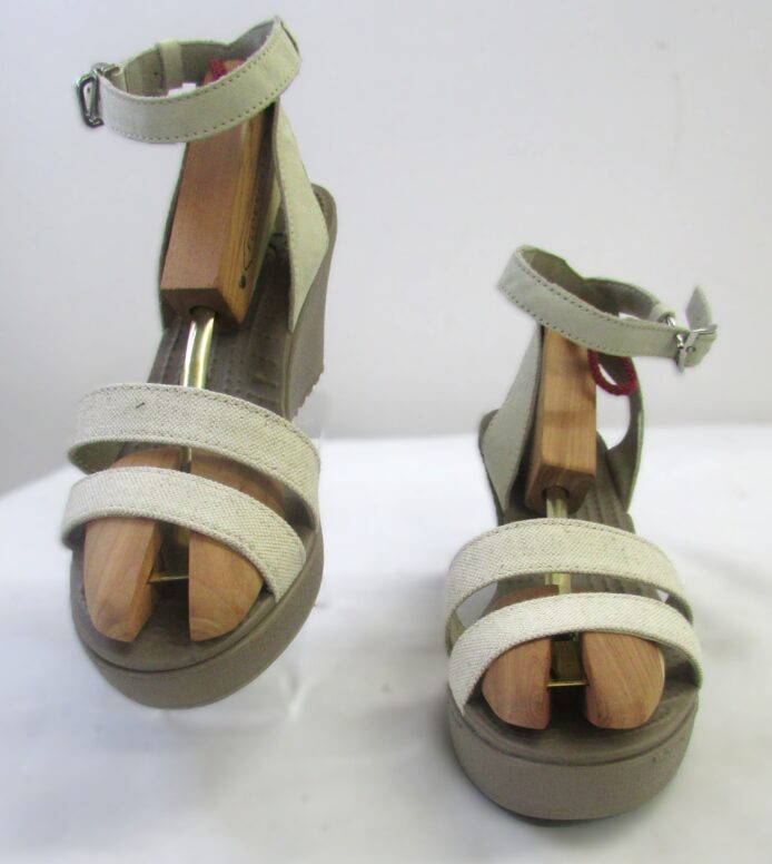Crocs Women's Nude Strappy Wedge Sandal Size 8 - Image 2
