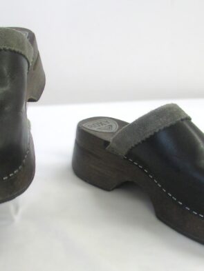 Roxy QuickSliver Women's Wooden Clogs Black Leather w Blue Flower Size 8