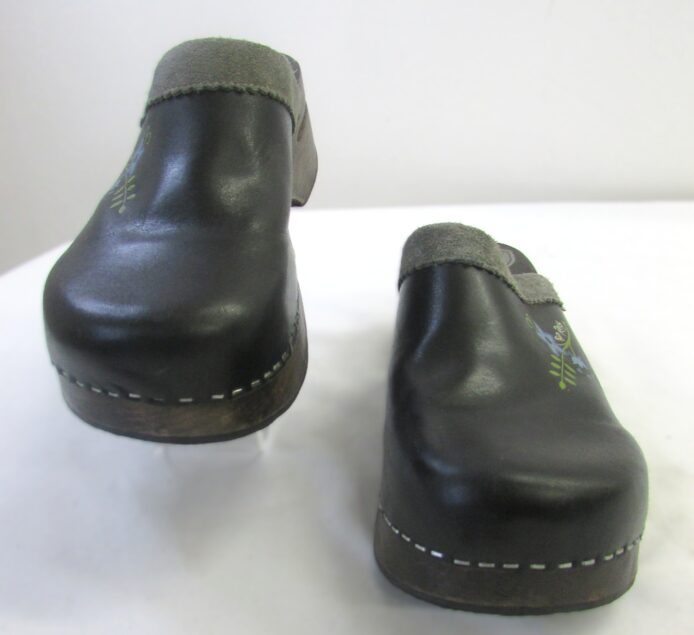 Roxy QuickSliver Women's Wooden Clogs Black Leather w Blue Flower Size 8 - Image 2