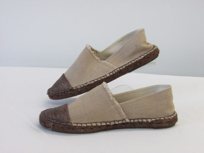 Andre Assous Linen Flats Size 8 - Image 4