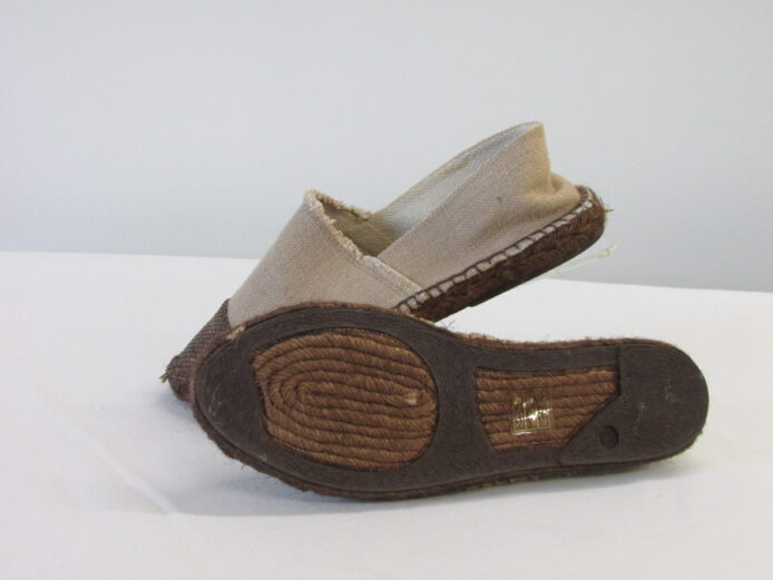 Andre Assous Linen Flats Size 8 - Image 6