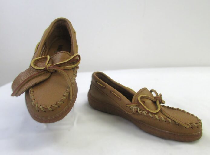 Minnetonka Women's Brown Leather Slip-On Moccassins Size 5