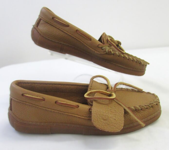 Minnetonka Women's Brown Leather Slip-On Moccassins Size 5 - Image 6