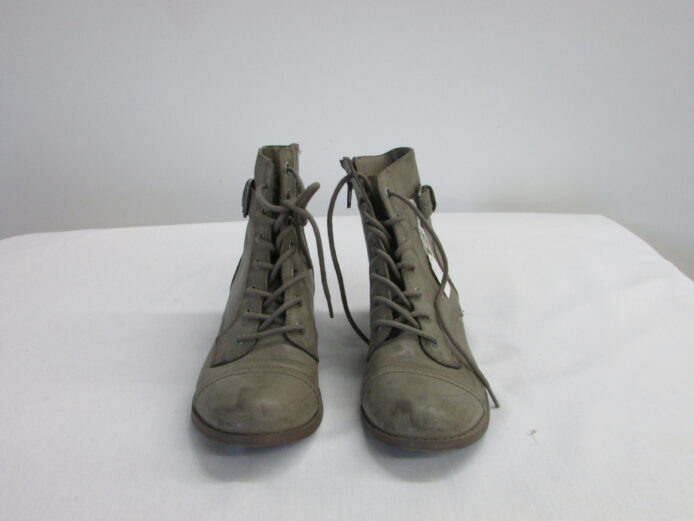 G by Guess Ankle Boot Size 7.5 - Image 2