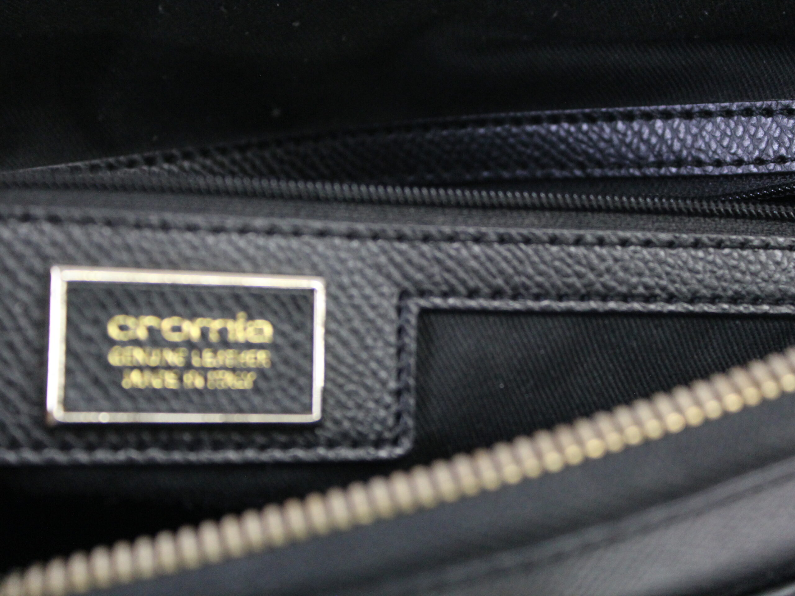 Cromia Vintage Black PVC Shoulder Bag with Strap - Image 8