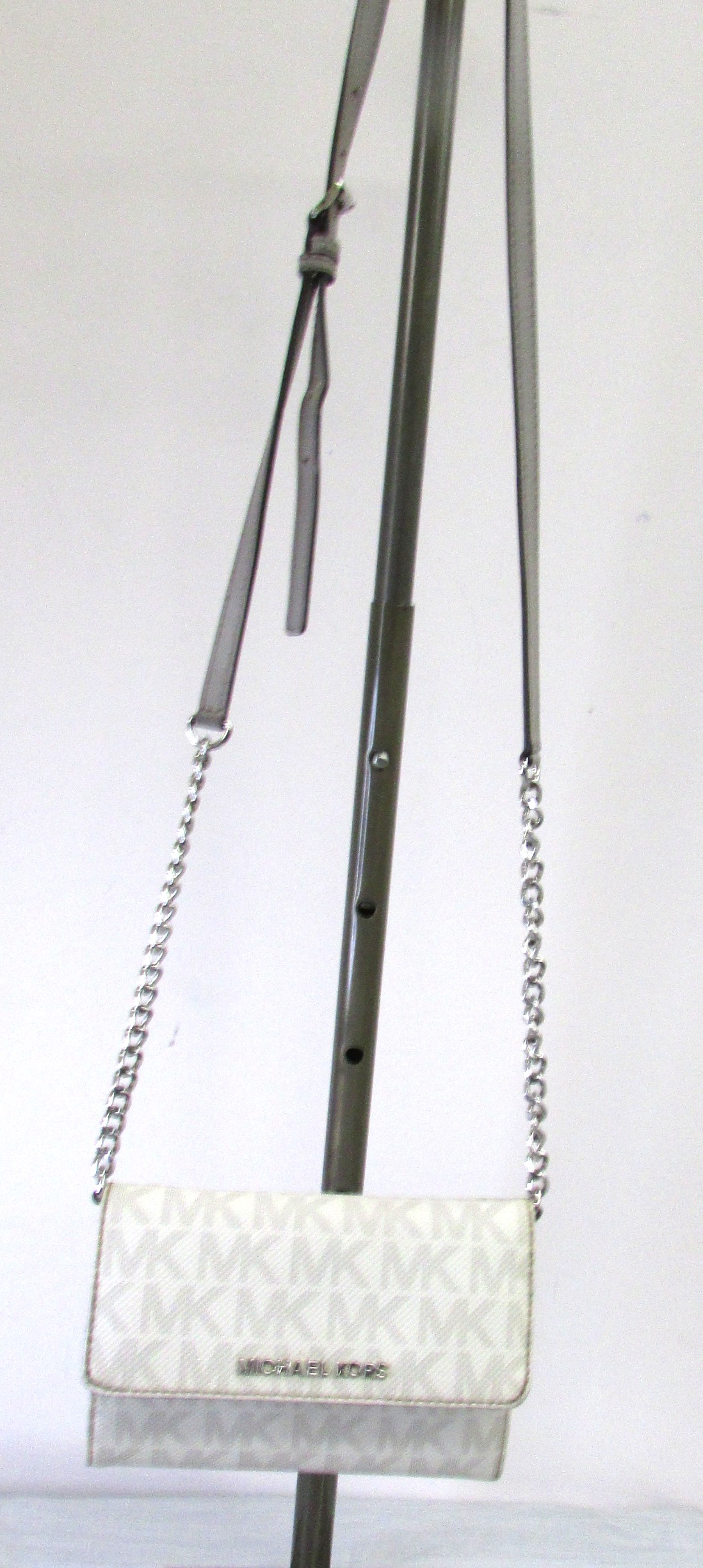 Michael Kors Vintage White Clutch w Strap - Image 7