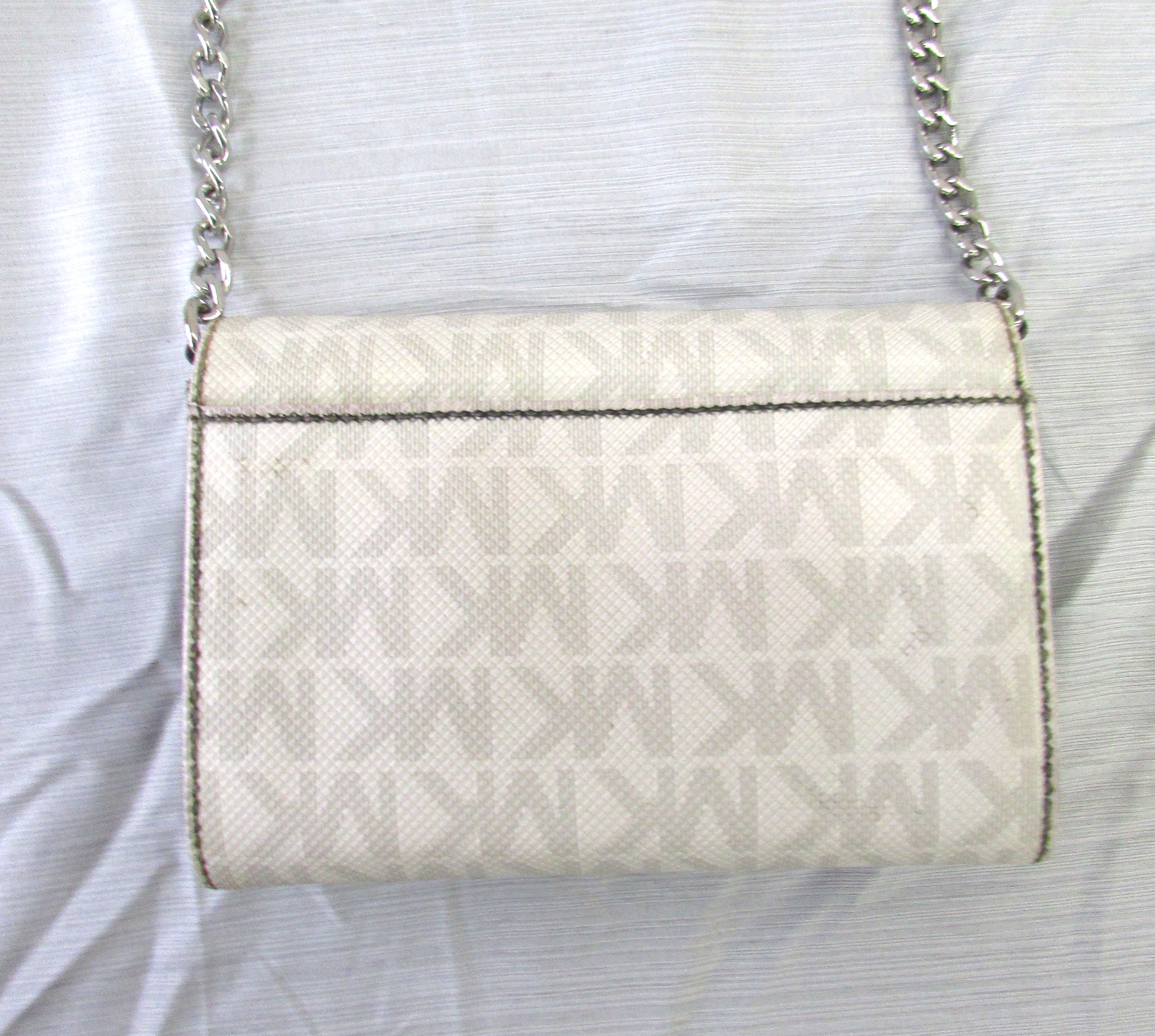 Michael Kors Vintage White Clutch w Strap - Image 4
