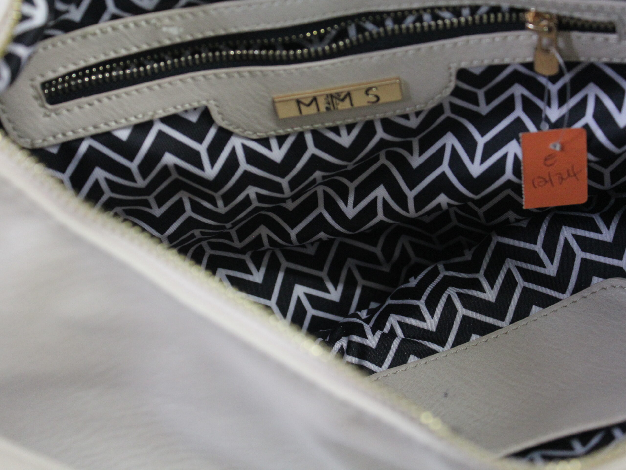 MMS Design Studio Vintage Cream Shoulder Bag - Image 5