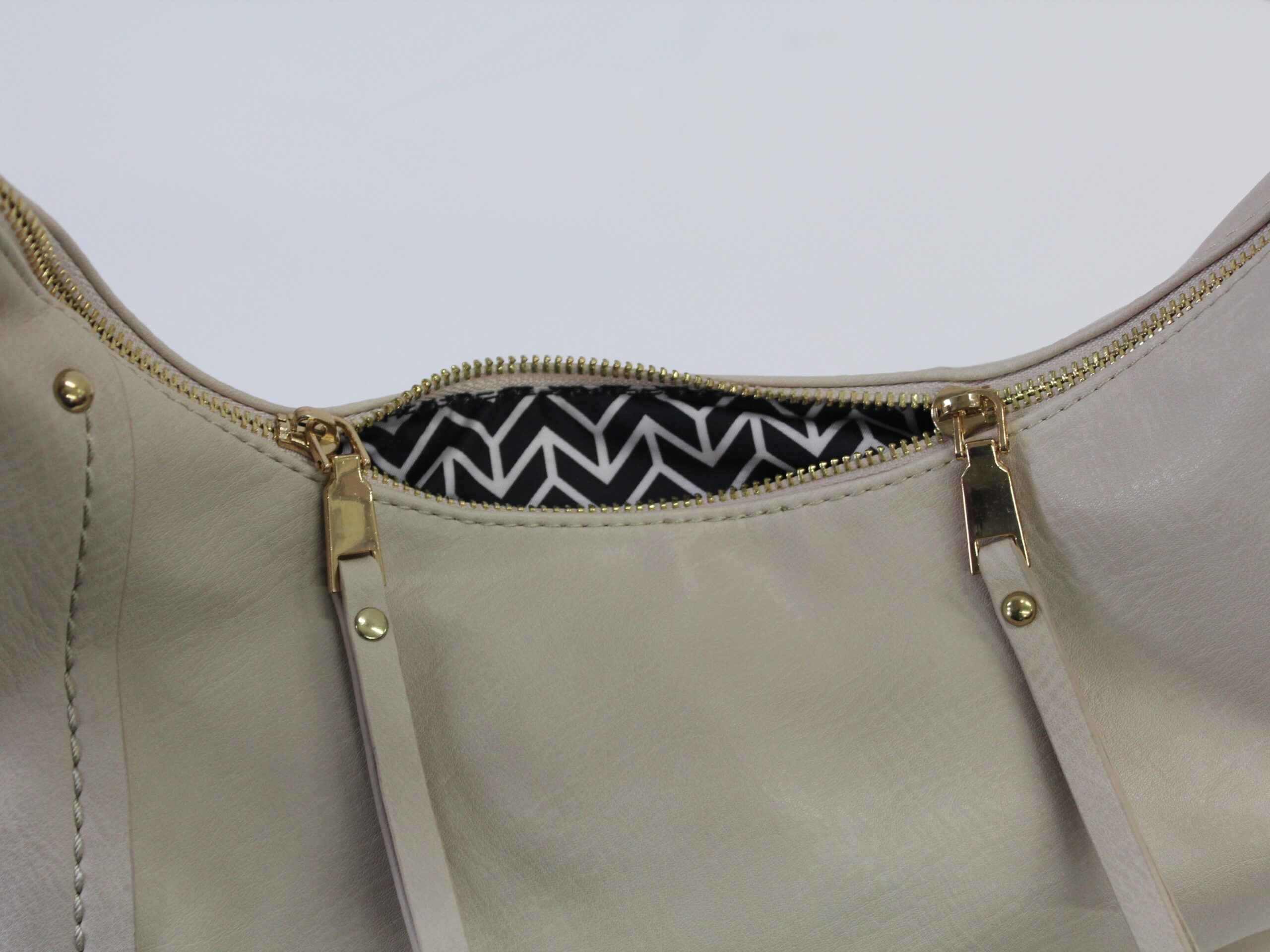 MMS Design Studio Vintage Cream Shoulder Bag - Image 6