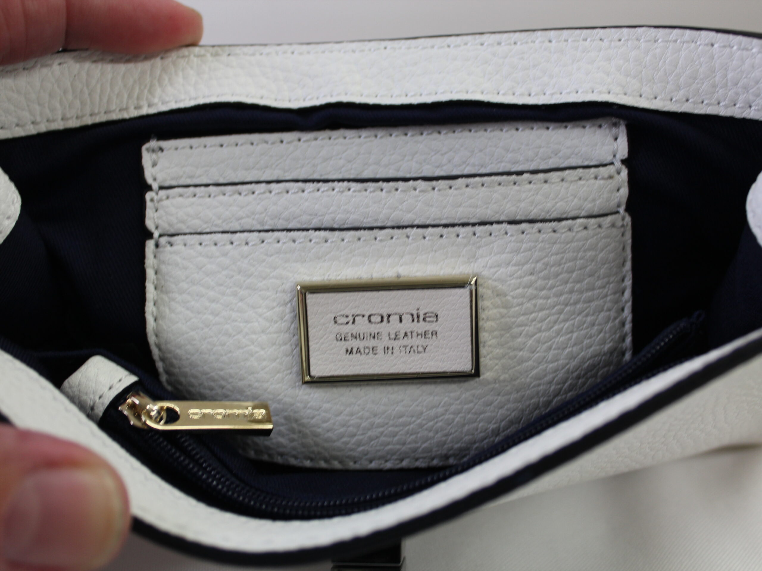 Cromia Vintage Leather White Crossbody purse - Image 7