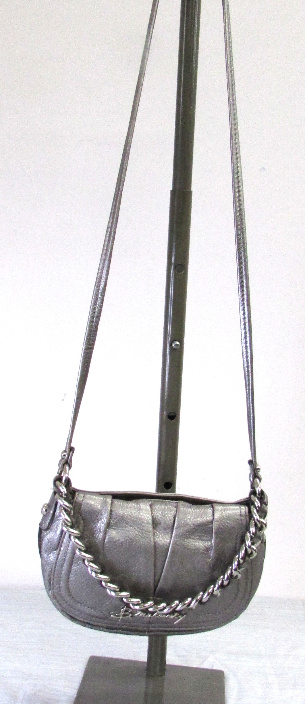 B Makowsky Vintage Gray Leather Crossbody Purse - Image 8