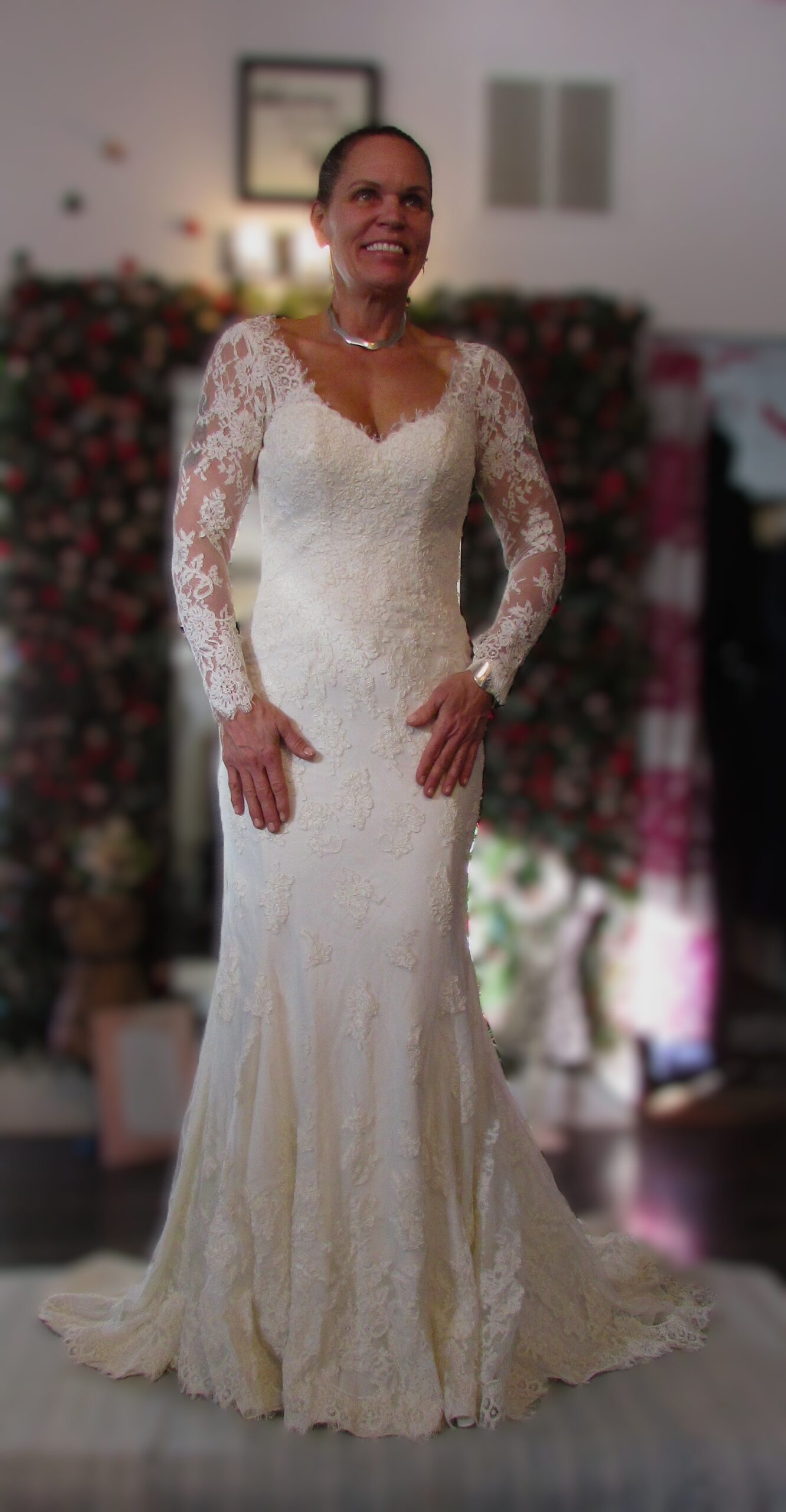 Pronovias White Lace Long Sleeve Bridal Gown Size 10