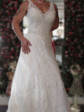 Jasmine White Lace Sleeveless Gown Size 14