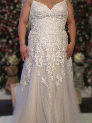 Stella York Moscato Ivory Lace Gown Size 22