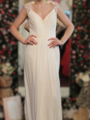 Essence Women Bridal Gown, White Gown w Beaded Top Size 8