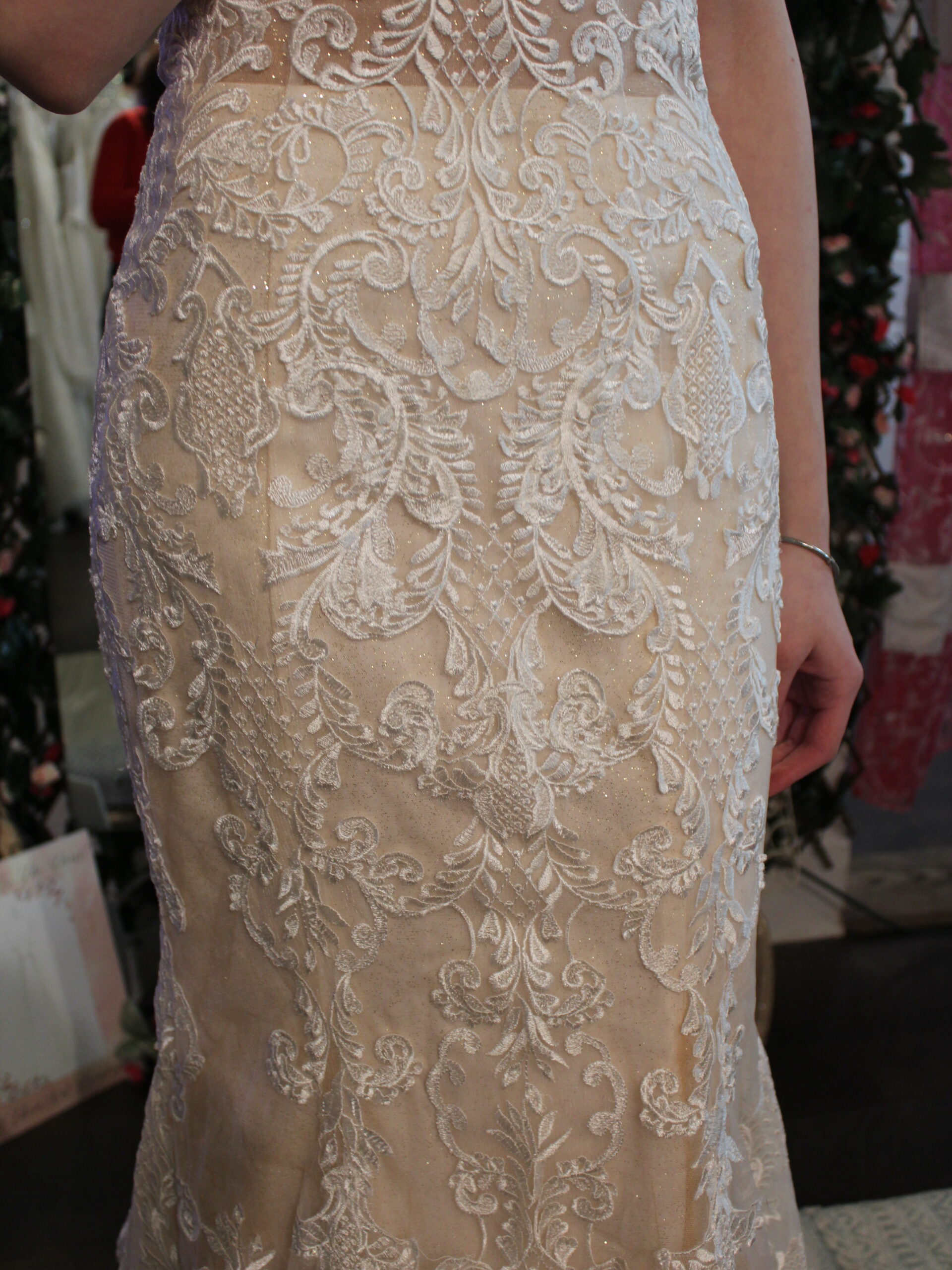 Mori Lee by Madeline Gardner White Lace w Tan Underlay Bridal Gown Size 8 - Image 2